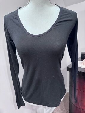 Nike Women's Black Scoop Neck Long-Sleeve Tee